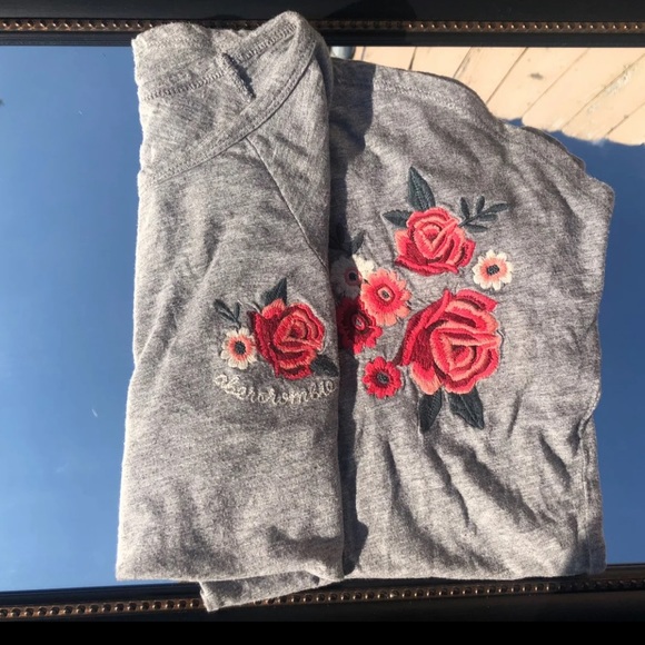 Abercrombie Kids off the shoulder - Picture 2 of 3